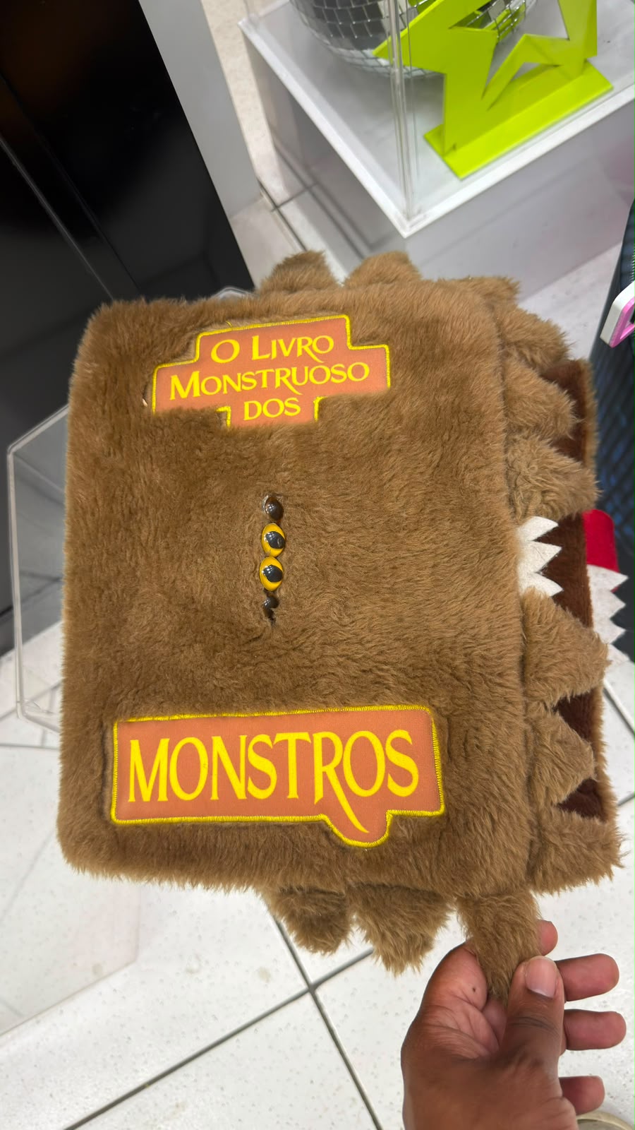 ALMOFADA LIVRO MONSTRUOSO DOS MONSTROS 40CM - HARRY POTTER